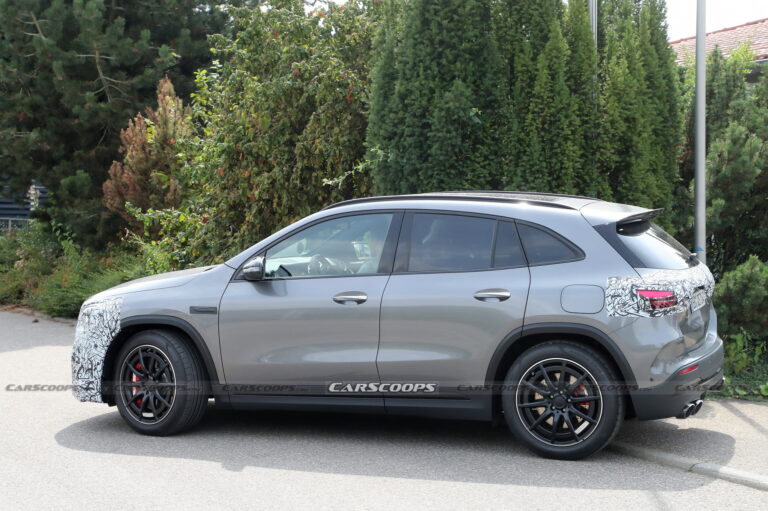 Mercedes-AMG GLA 45 Facelift Spied With Smaller-Than-Usual Wheels ...