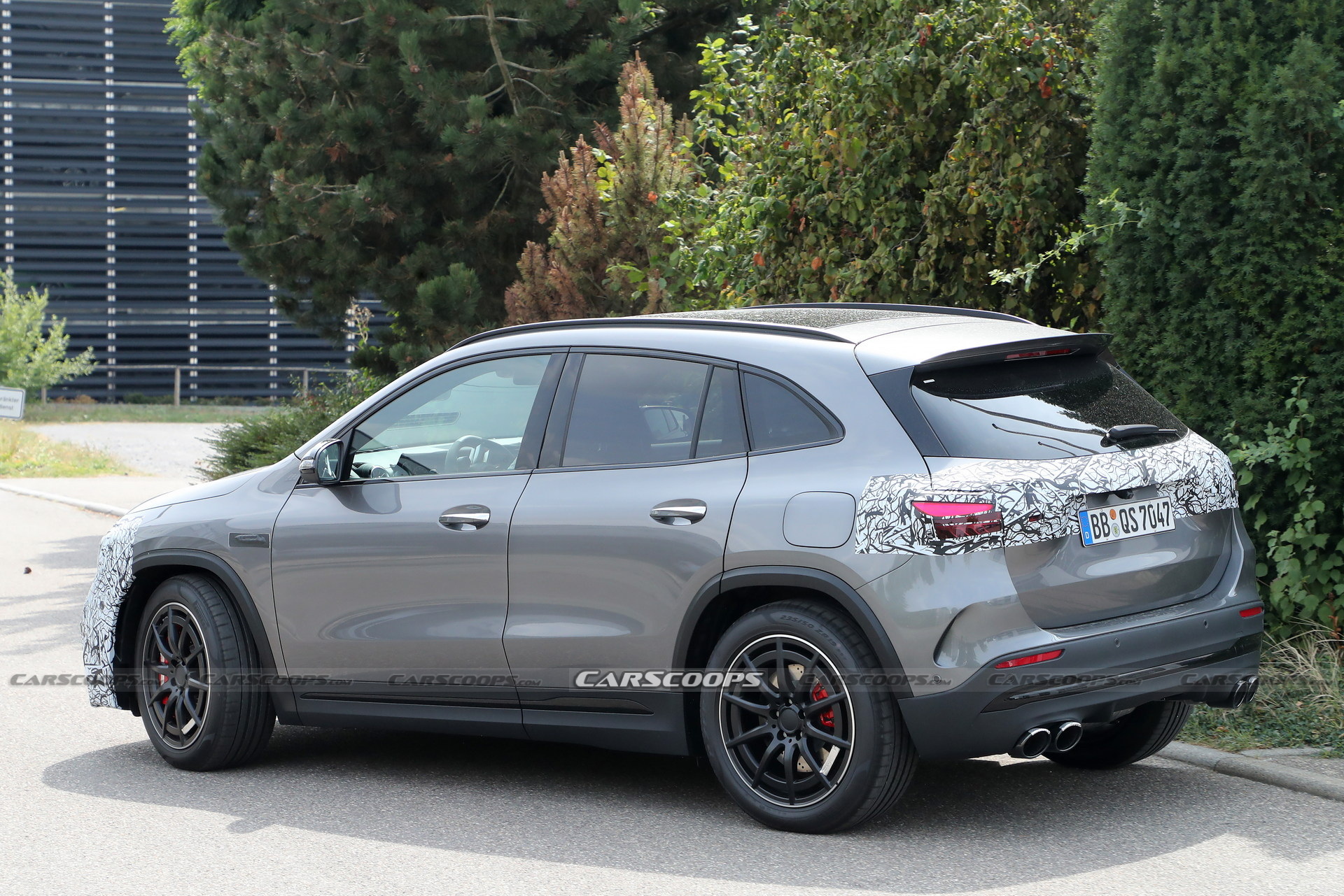 Mercedes-AMG GLA 45 Facelift Spied With Smaller-Than-Usual Wheels ...