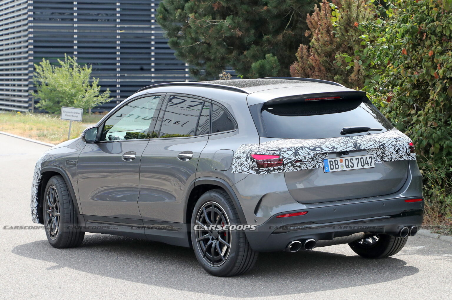 Mercedes-AMG GLA 45 Facelift Spied With Smaller-Than-Usual Wheels ...