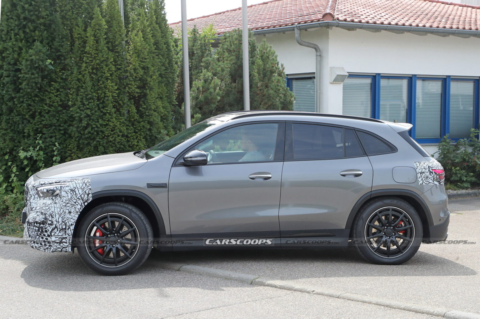 Mercedes-AMG GLA 45 Facelift Spied With Smaller-Than-Usual Wheels ...