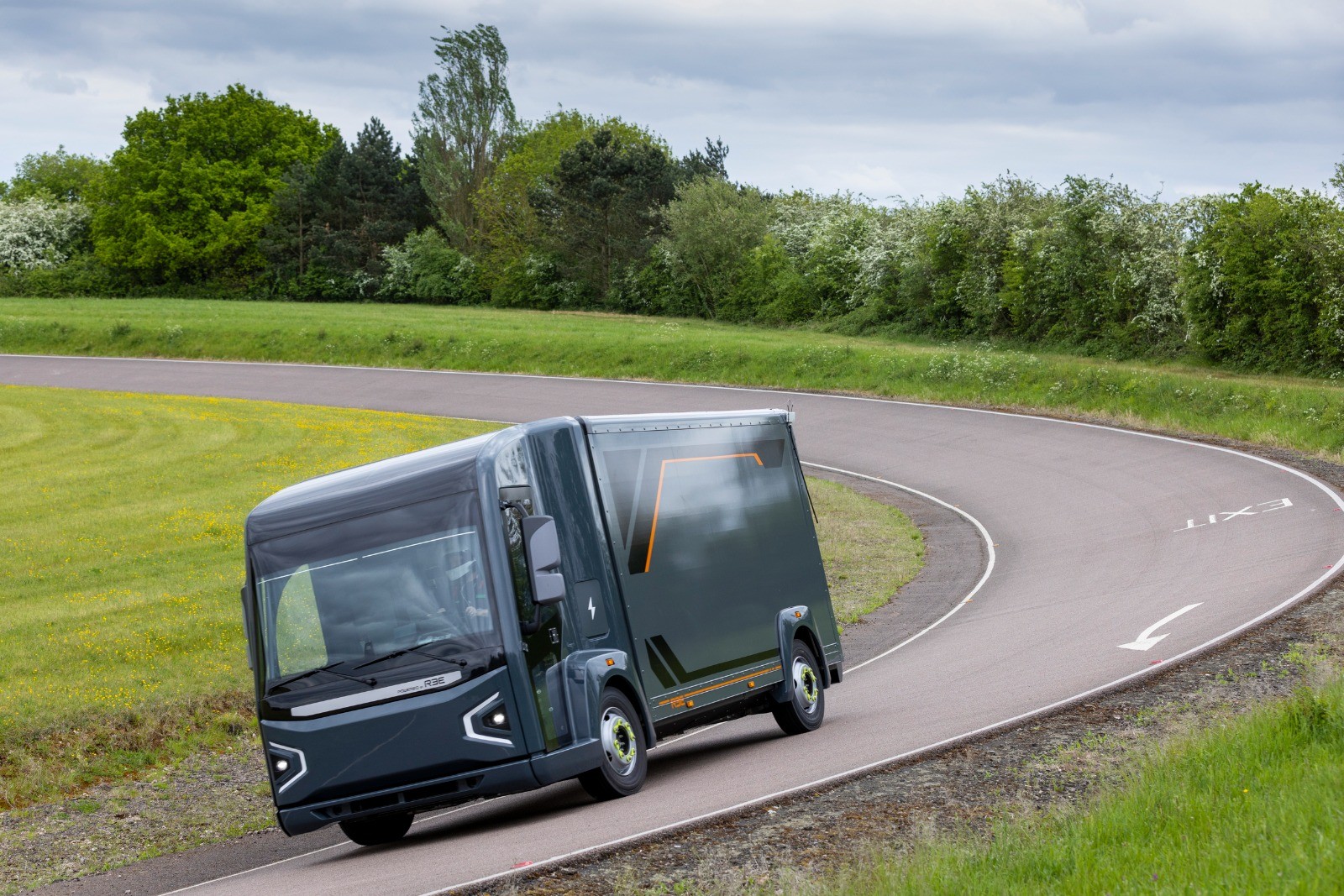 REE P7-B Debuts As An Electric Class 3 Box Truck With AWD And 150 Miles ...