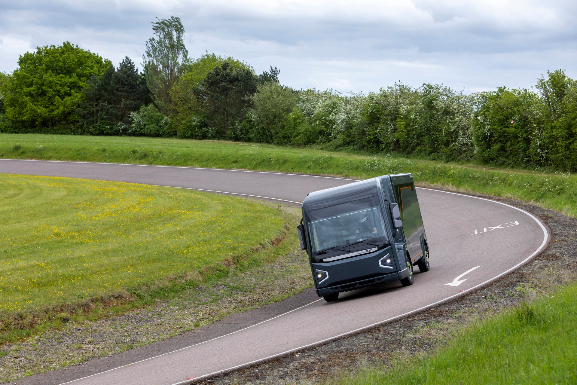 REE P7-B Debuts As An Electric Class 3 Box Truck With AWD And 150 Miles ...