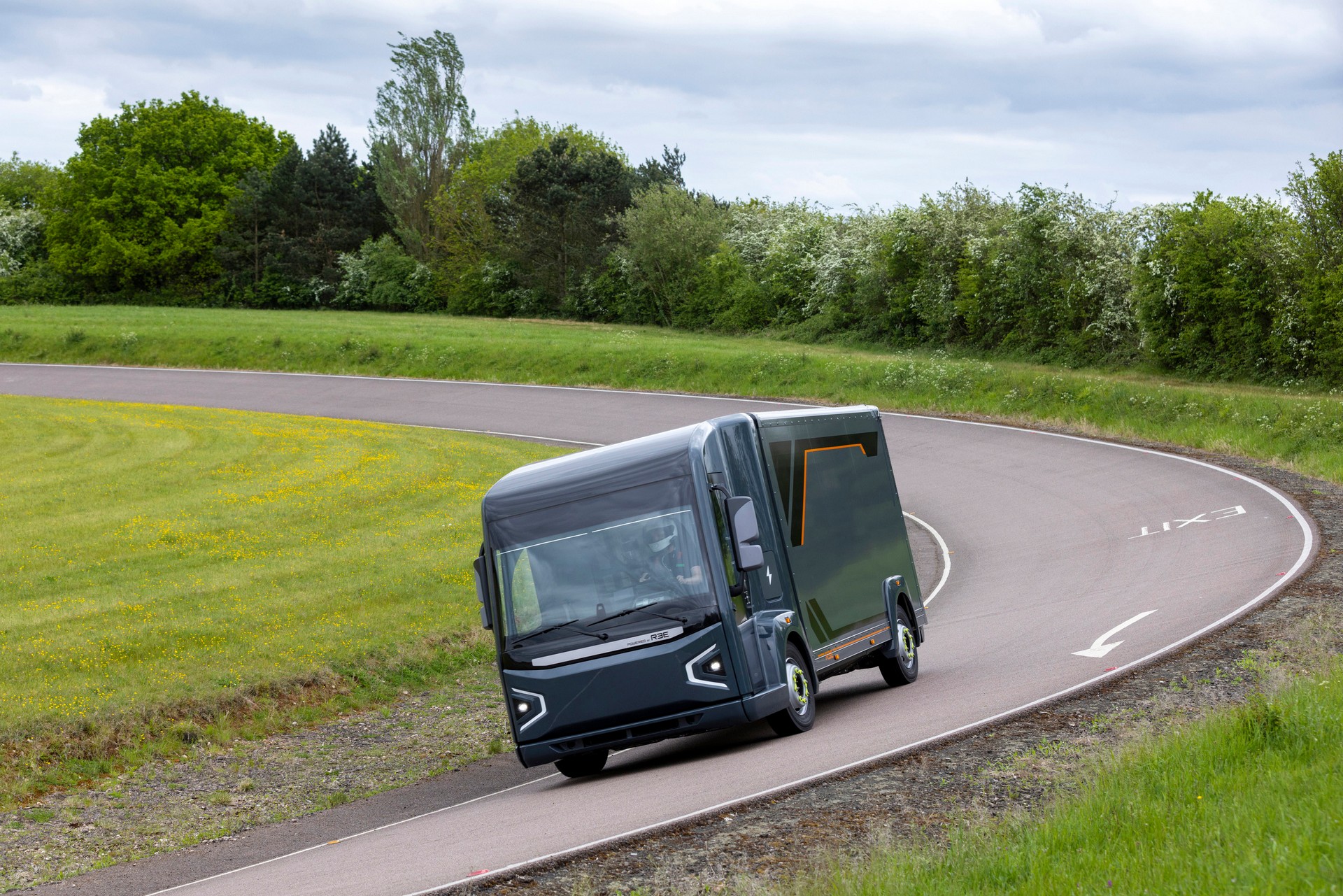 REE P7-B Debuts As An Electric Class 3 Box Truck With AWD And 150 Miles ...