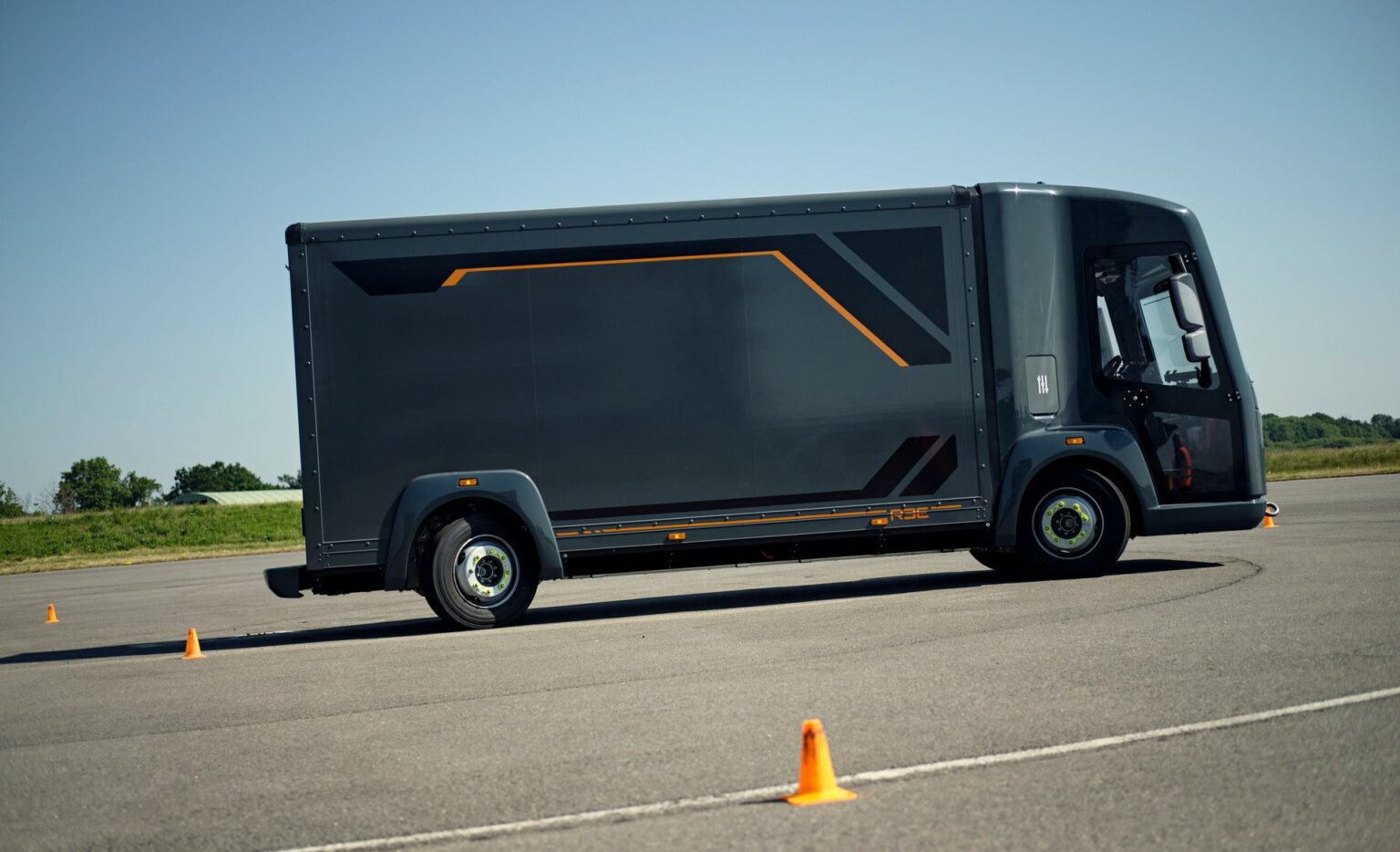 REE P7-B Debuts As An Electric Class 3 Box Truck With AWD And 150 Miles ...