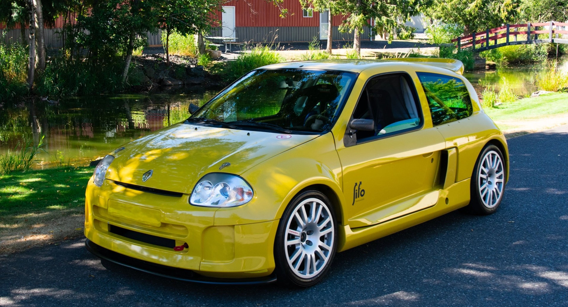 pop Sluimeren ego Here's Your Chance To Own A Super-Rare Renault Clio V6 Trophy Race Car  That's Already In The U.S. | Carscoops
