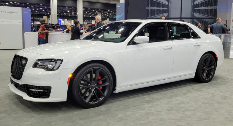 2023 Chrysler 300C Eschewed Hellcat Power Because There Aren’t Enough ...