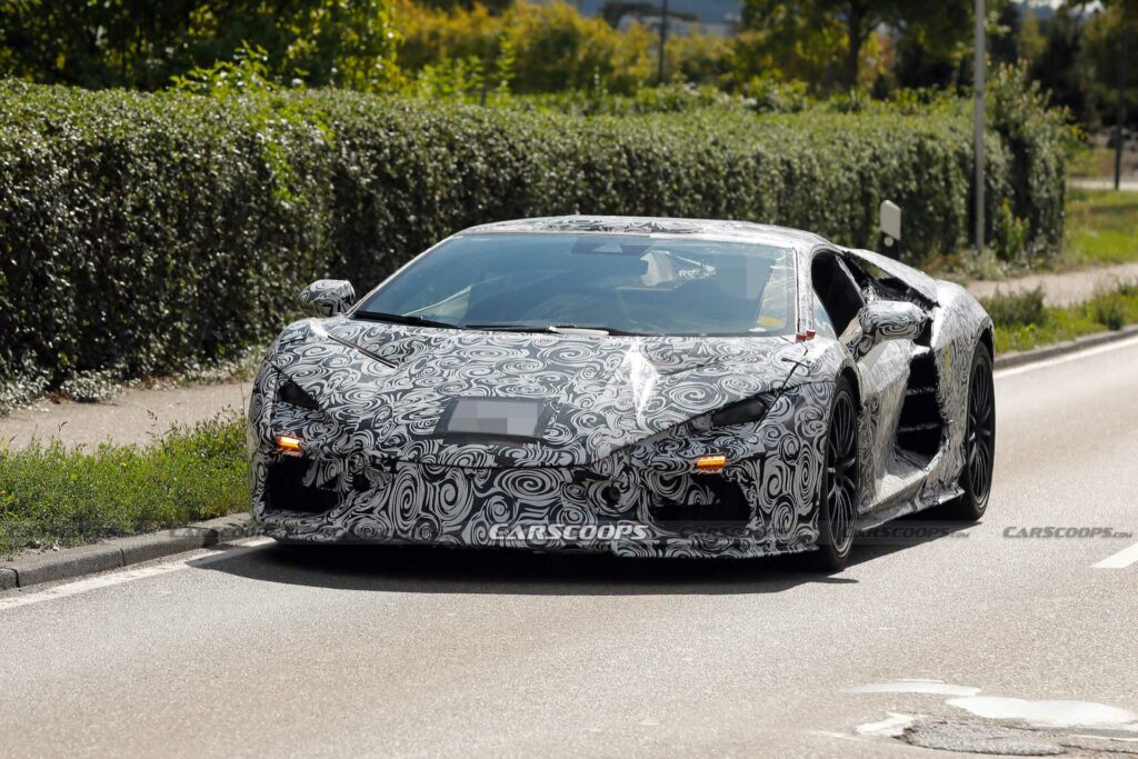 2024 Lamborghini Aventador Successor Prototype Breaks Down, Spy  Photographers Swoop In | Carscoops