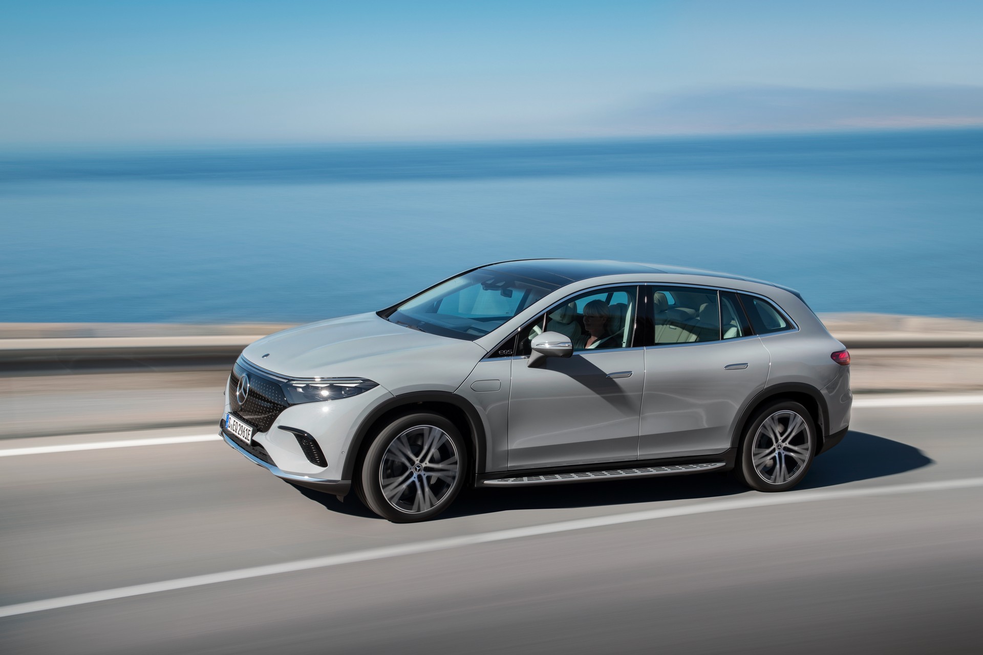 2023 Mercedes EQS SUV Starts At $104,400 And Offers Up To 305 Miles Of ...