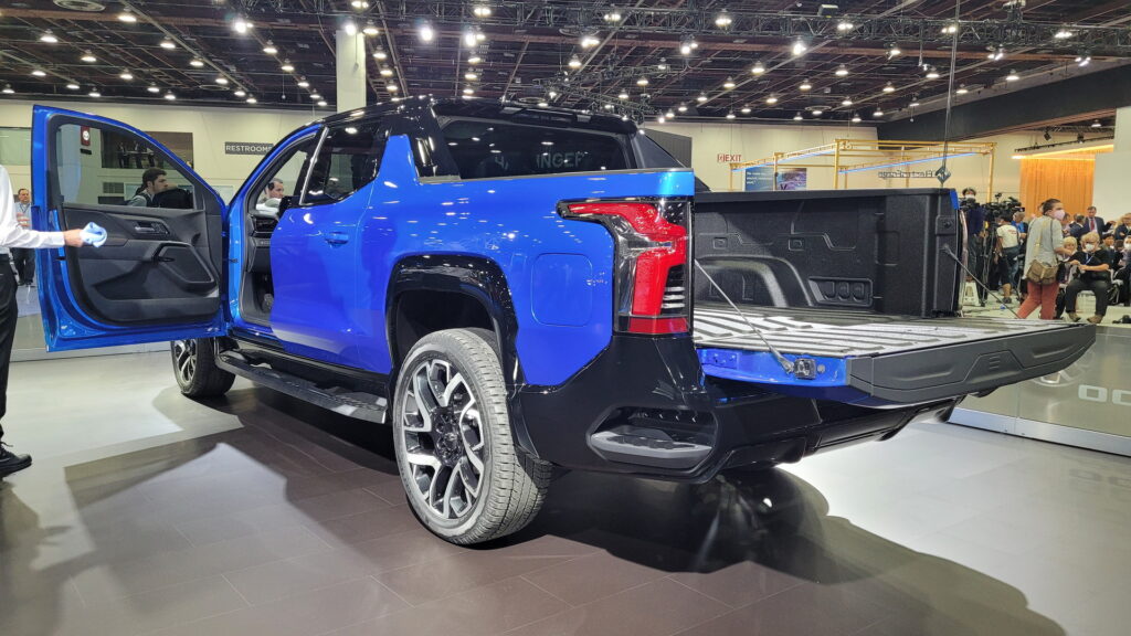 https://www.carscoops.com/wp-content/uploads/2022/09/2024-Chevrolet-Silverado-EV-Michael-Gauthier-4-1024x576.jpg