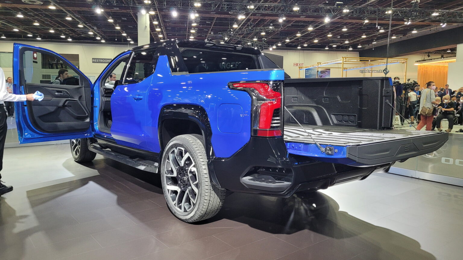 Live Photos Of The 2024 Chevrolet Silverado RST EV Straight From Motor