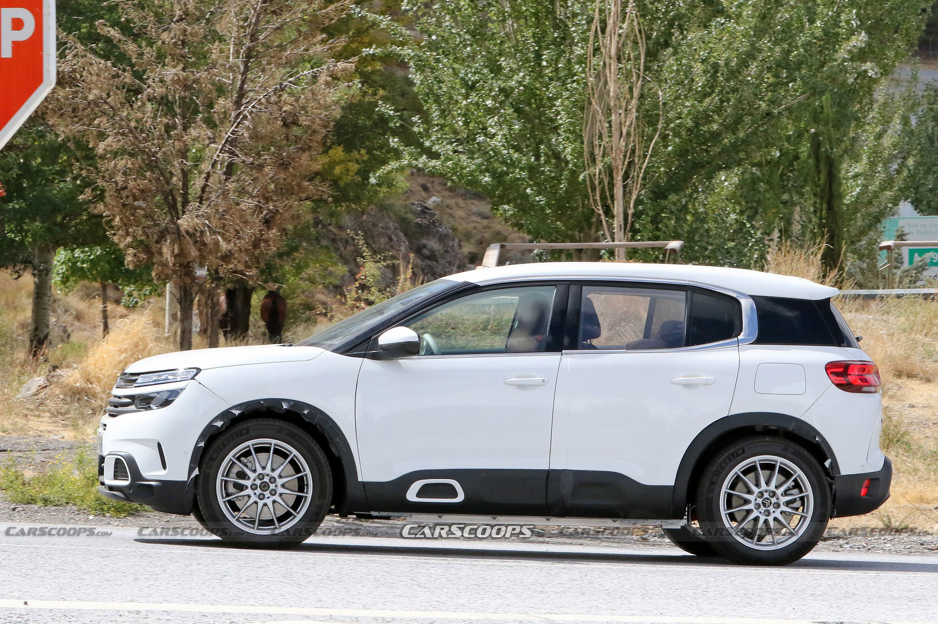 2023 Peugeot 3008 Mule Spied Cosplaying As A Citroen C5 Aircross ...