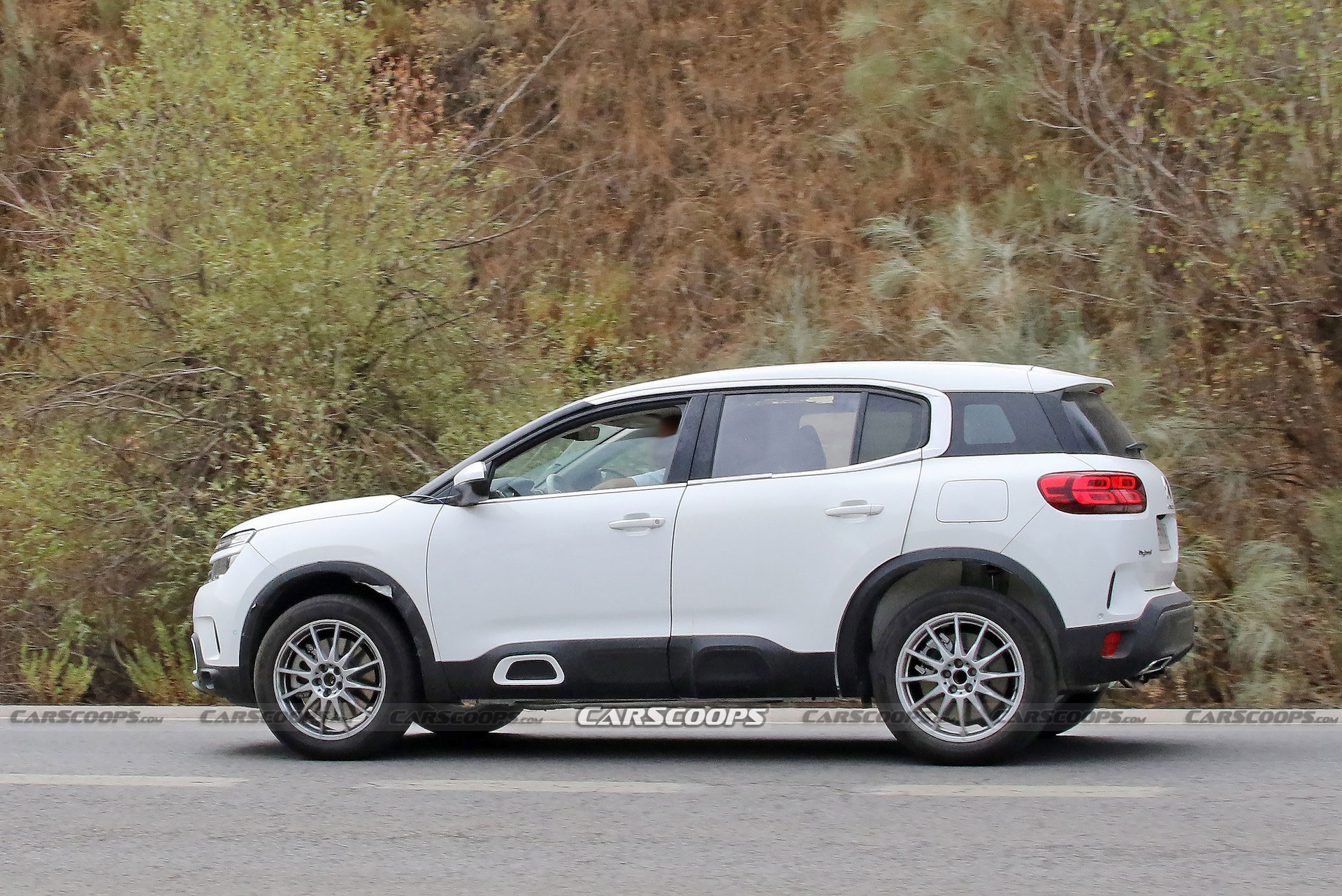 2023 Peugeot 3008 Mule Spied Cosplaying As A Citroen C5 Aircross ...