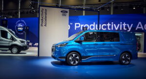 2024 Ford Transit Custom Revealed With Diesel, PHEV, And EV Powertrain ...