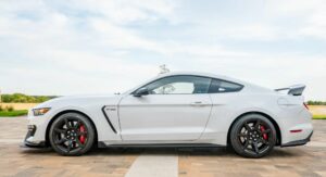 Forget The 2024 Ford Mustang, This Shelby GT350R Is The One You Want