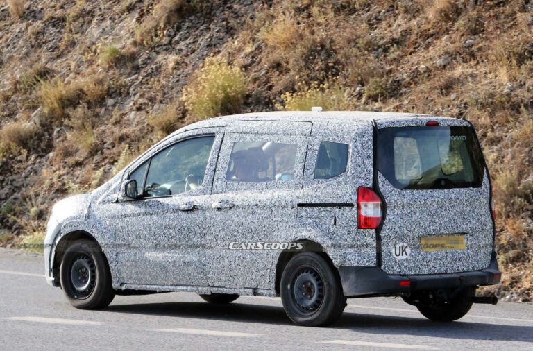 2024 Ford Transit / Tourneo Courier Mule Spotted With Puma Headlights ...