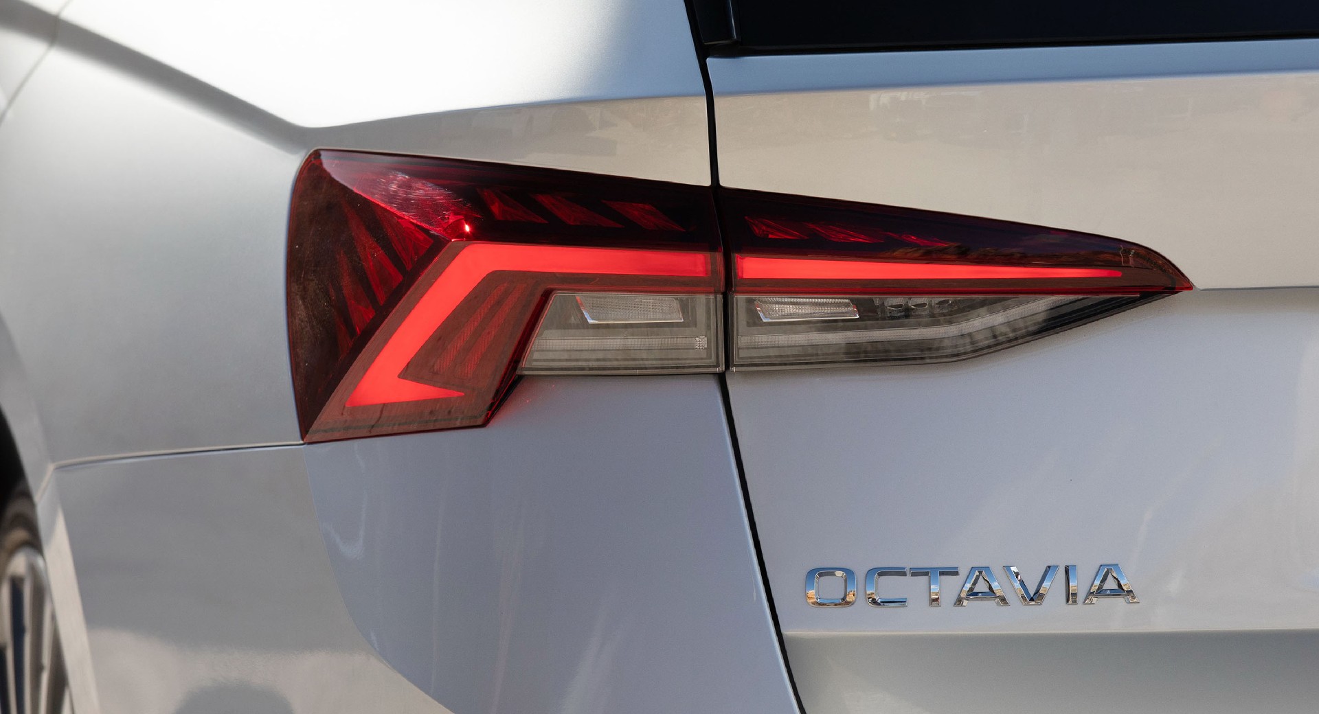 Electrified 2020 Skoda Octavia RS iV Teased One Last Time
