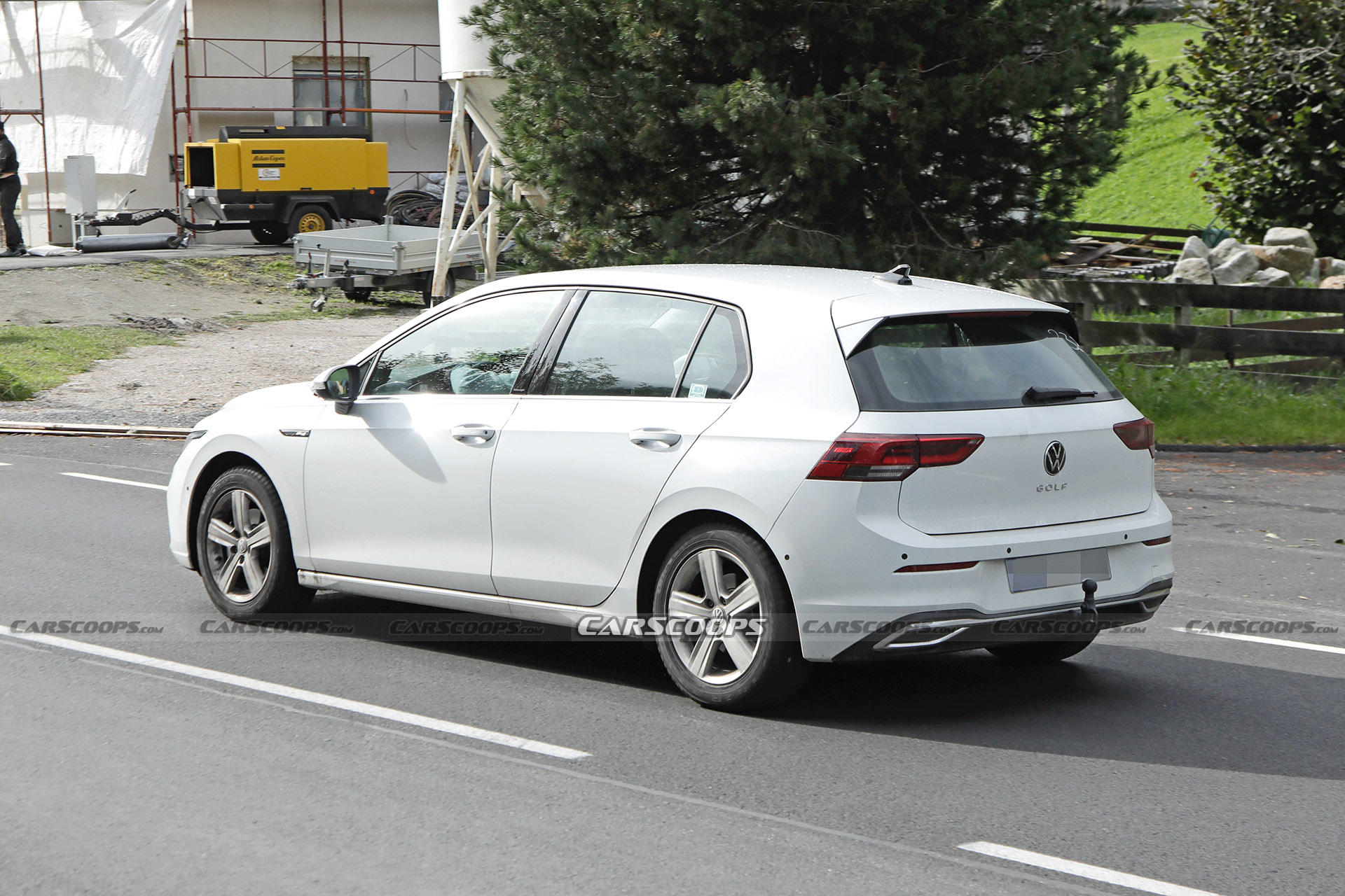 2024 VW Golf Facelift Reveals Larger Infotainment Screen In First Spy