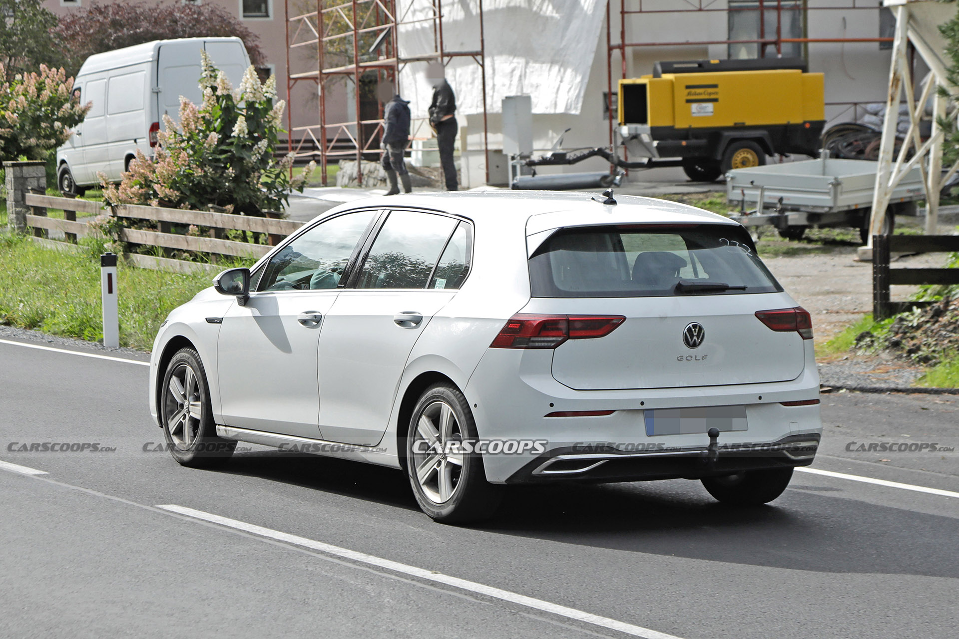 2024 VW Golf Facelift Reveals Larger Infotainment Screen In First Spy ...