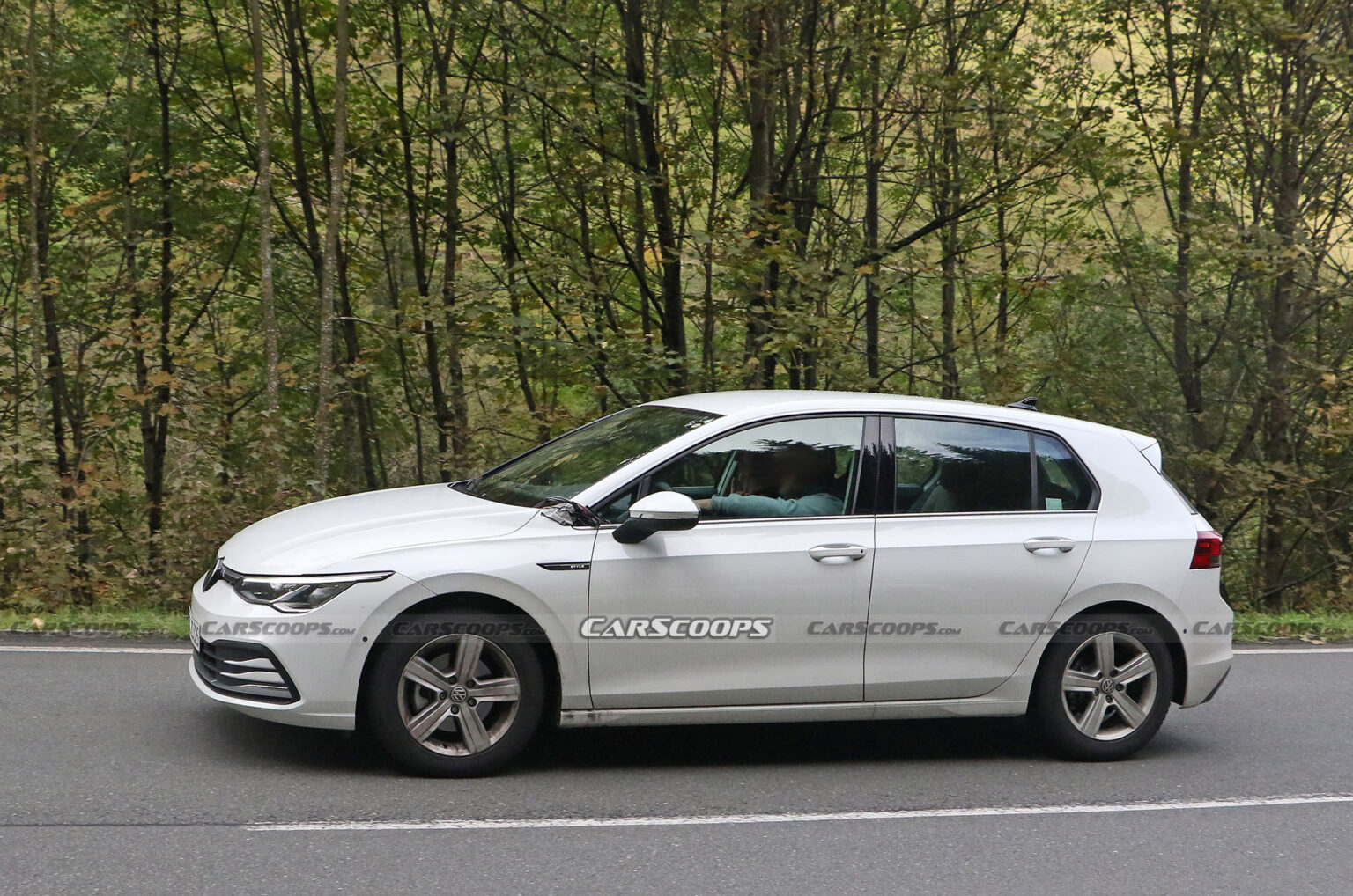 Vw Golf Facelift Reveals Larger Infotainment Screen In First Spy