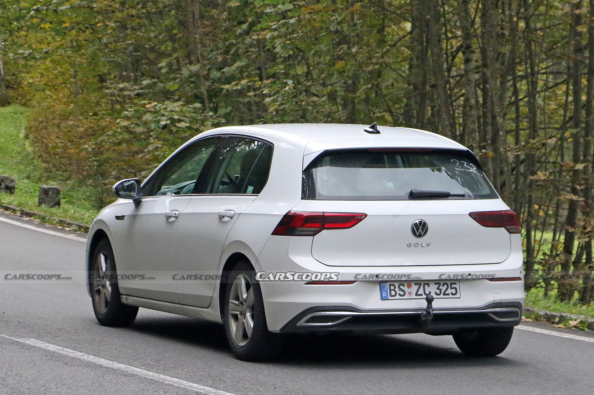 2024 VW Golf Facelift Reveals Larger Infotainment Screen In First Spy ...