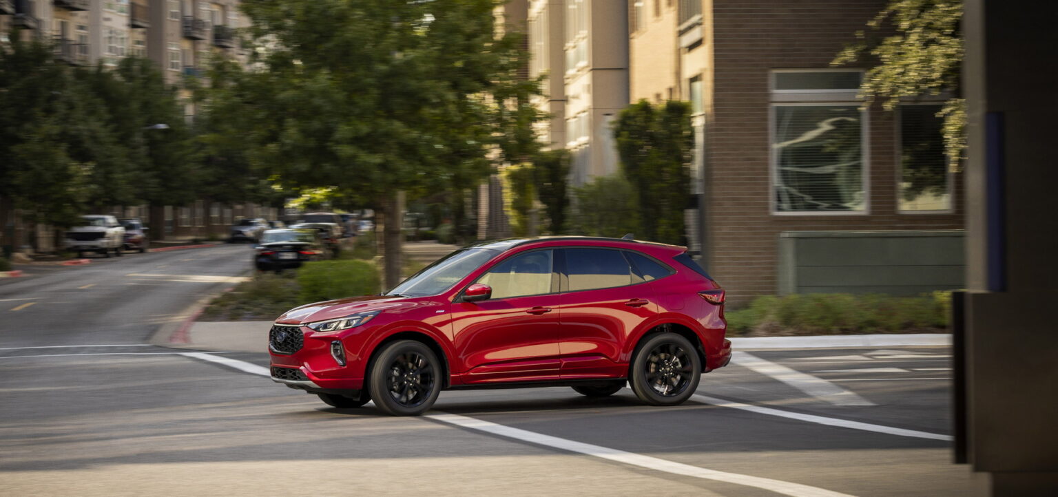 Facelifted 2023 Ford Escape Arrives With More Appealing Styling, Sporty ...