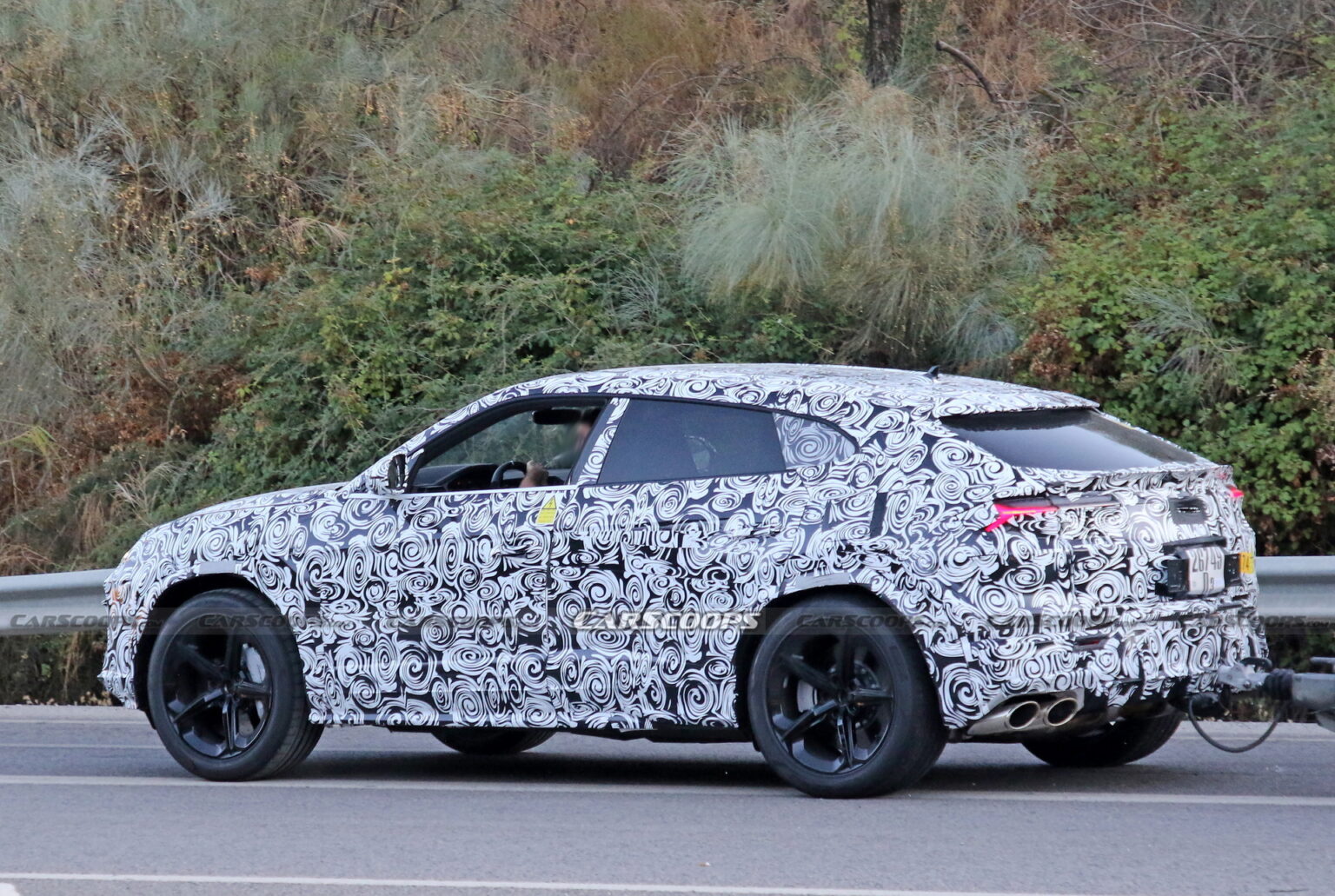 Lamborghini Urus Plug-In Hybrid Spied Testing With New Updates | Carscoops