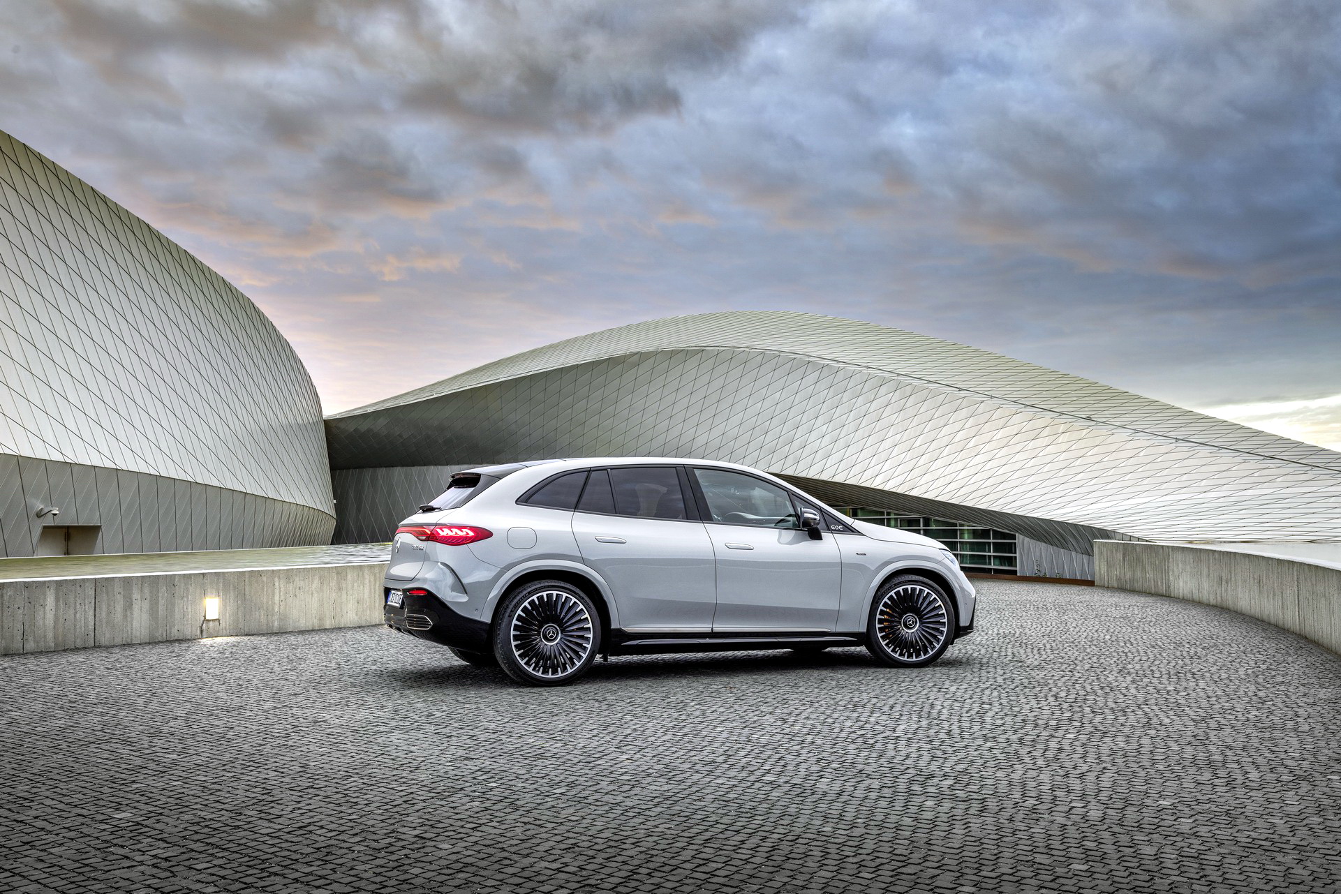 2024 Mercedes-AMG EQE SUV Delivers Up To 687 HP At The Expense Of Range ...