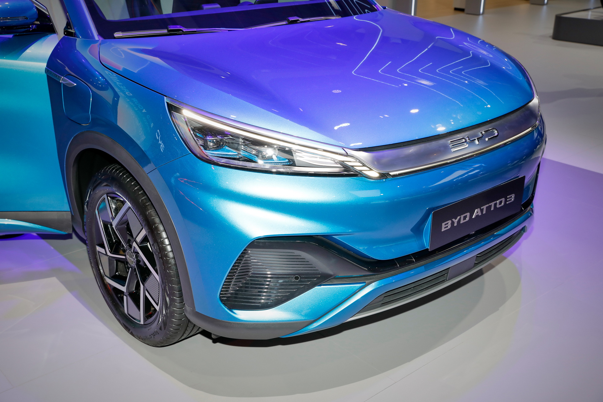 Byd Storms Paris With Atto 3 Crossover Han Sedan And Tang Suv