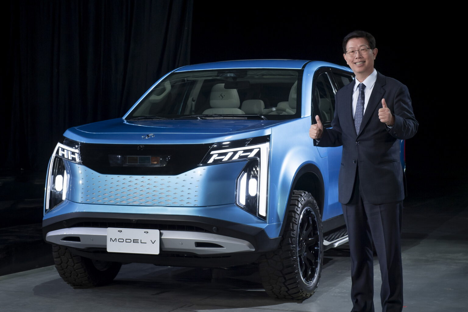 Foxconn Debuts Electric Model B Compact SUV And Model V Pickup ...