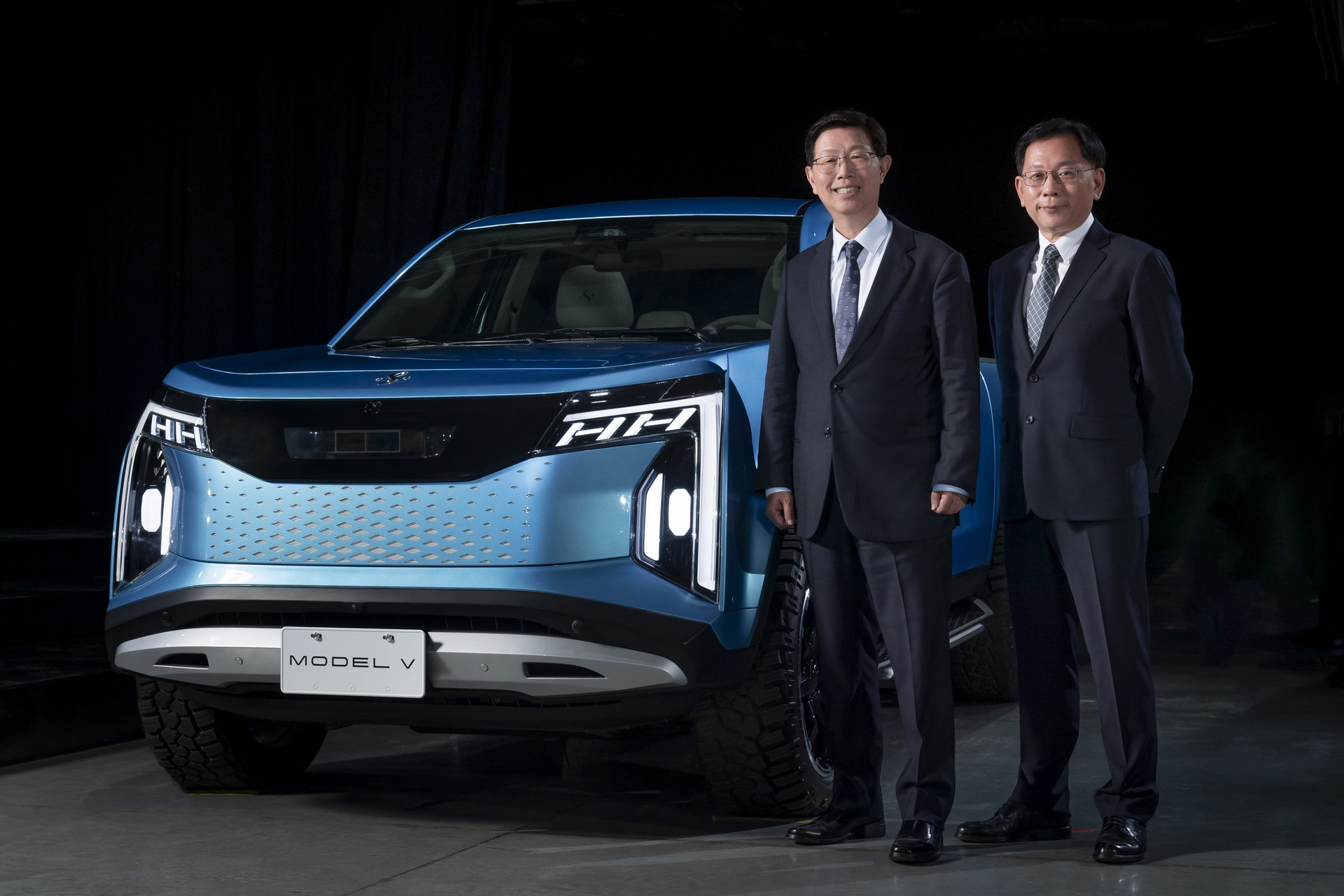 Foxconn Debuts Electric Model B Compact SUV And Model V Pickup ...