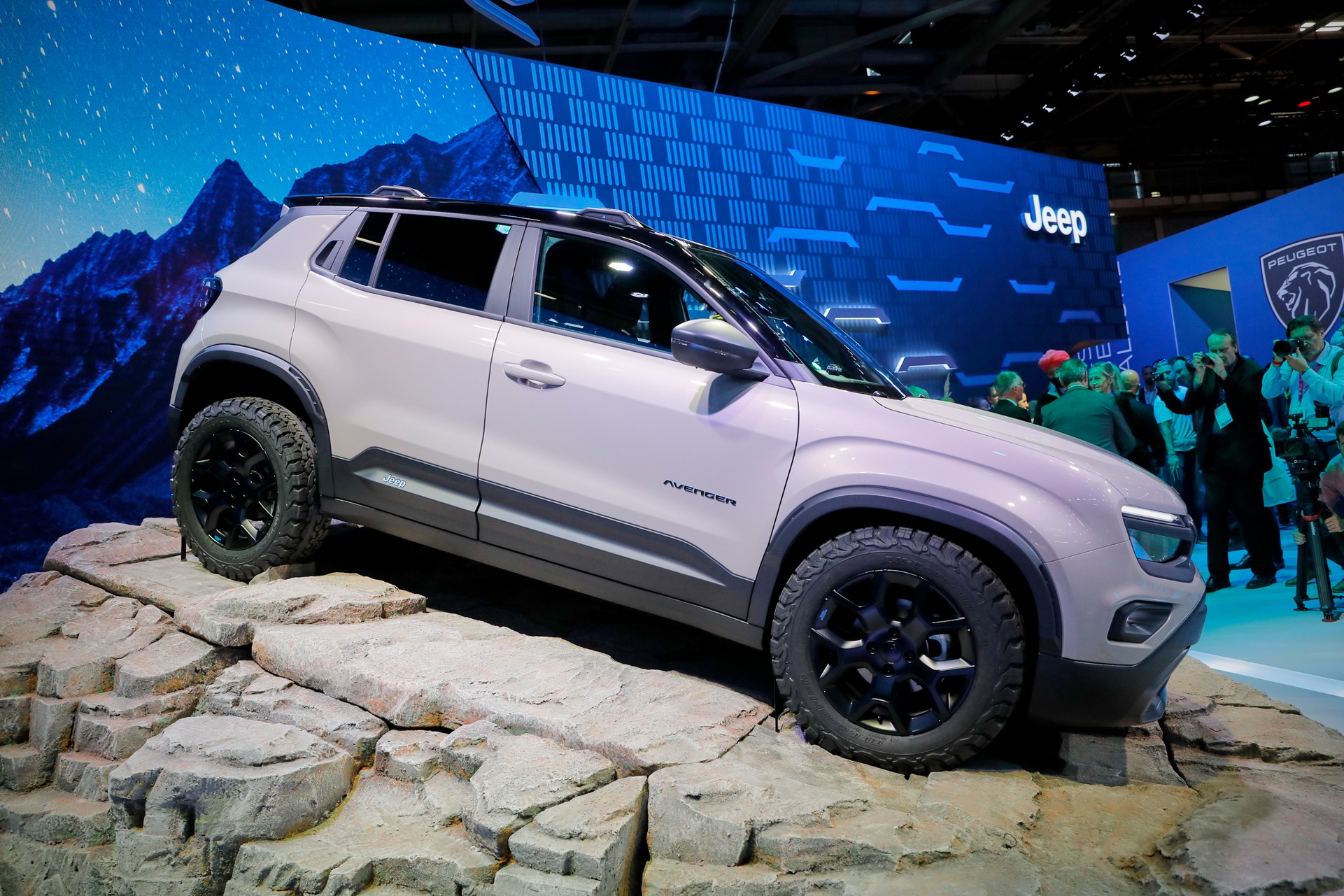 Jeep Avenger 4×4 Is A Chunkier Tough Concept Based On The New Baby EV ...