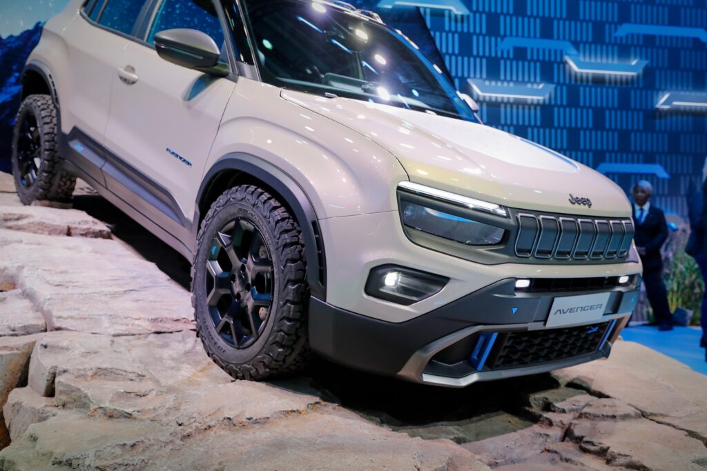 Jeep Avenger 4×4 Is A Chunkier Tough Concept Based On The New Baby EV ...