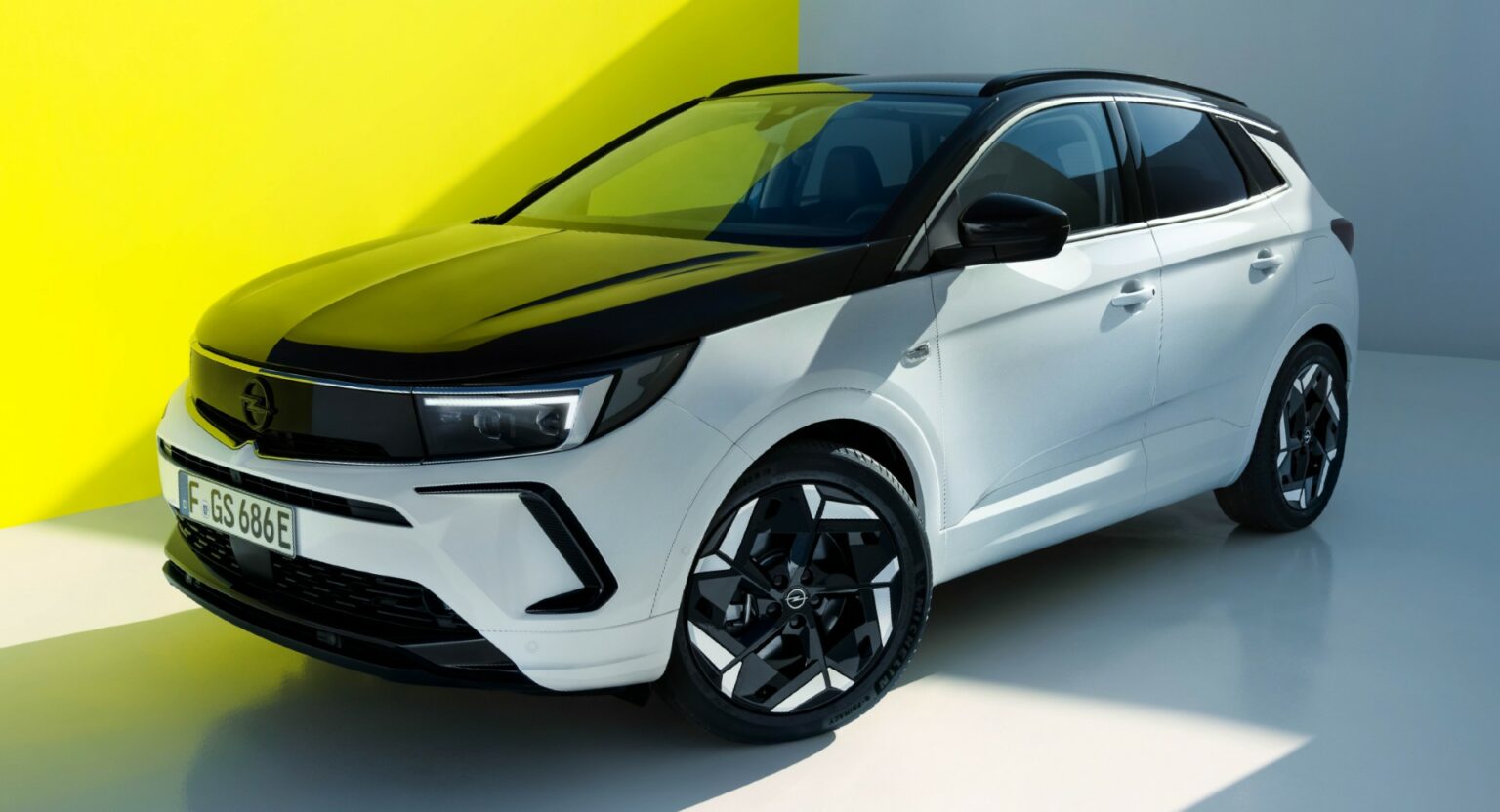 Opel/Vauxhall Grandland GSe Is A 296 HP PHEV SUV With Sports Suspension ...