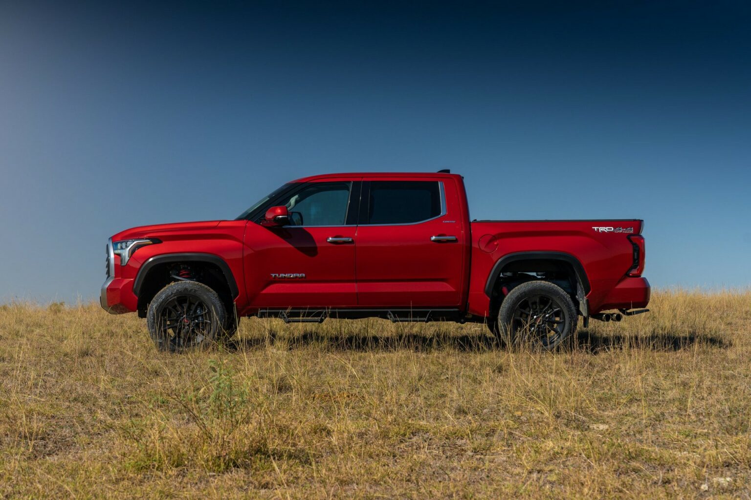 toyota-tundra-rises-to-the-occasion-with-3-inch-trd-lift-kit-carscoops