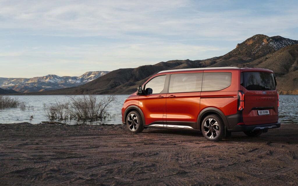 Ford Tourneo Custom Debuts With Diesel, PHEV, And Full Electric Options ...