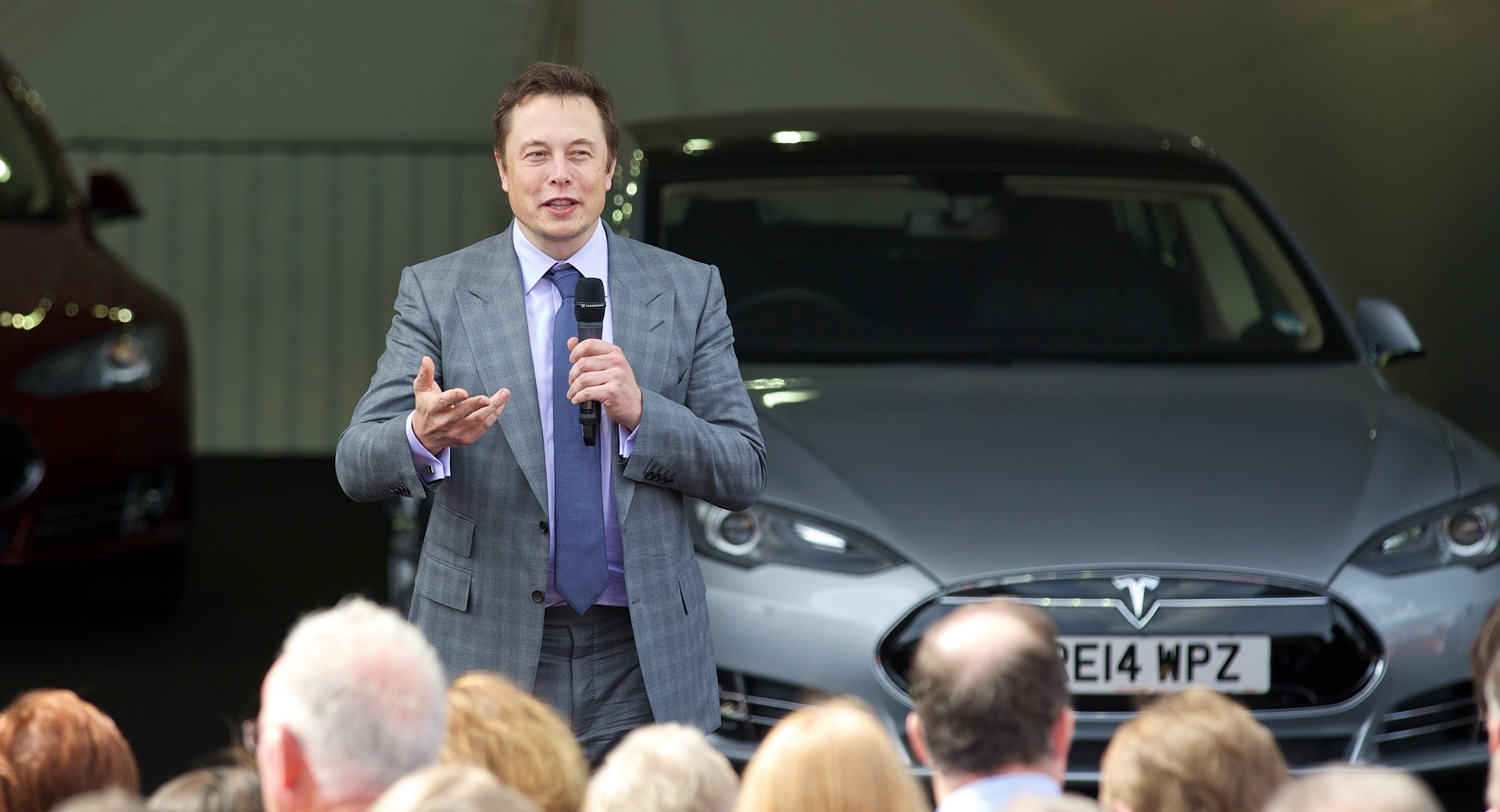 Un batteur de heavy metal poursuit Elon Musk en justice et espère lui retirer 56 milliards de dollars en compensation de Tesla