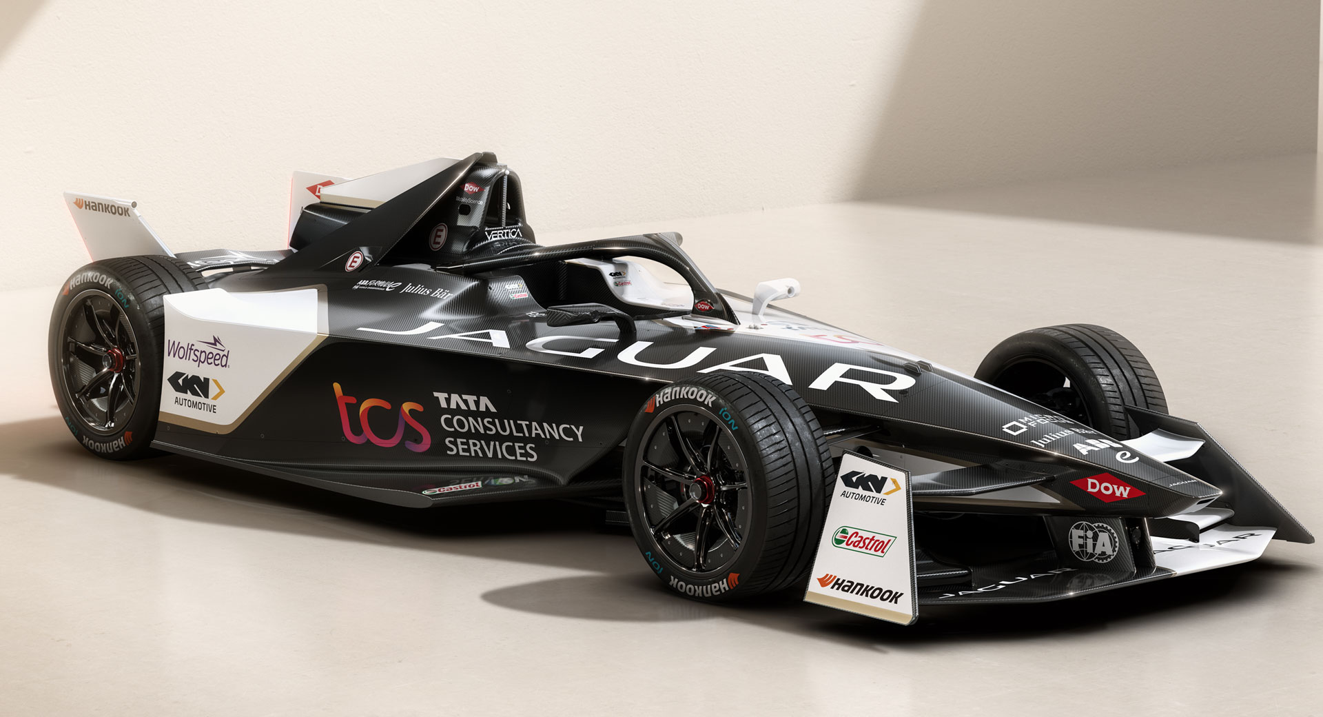 Jaguar dévoile une voiture de course I-Type 6 plus légère et plus puissante pour la Formule E