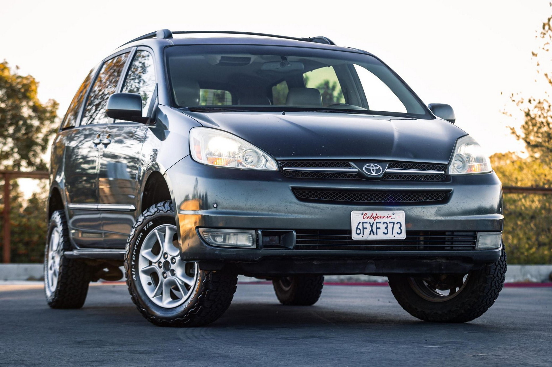 What’s A Lifted Off-Road Ready Toyota Sienna Worth To You? | Carscoops