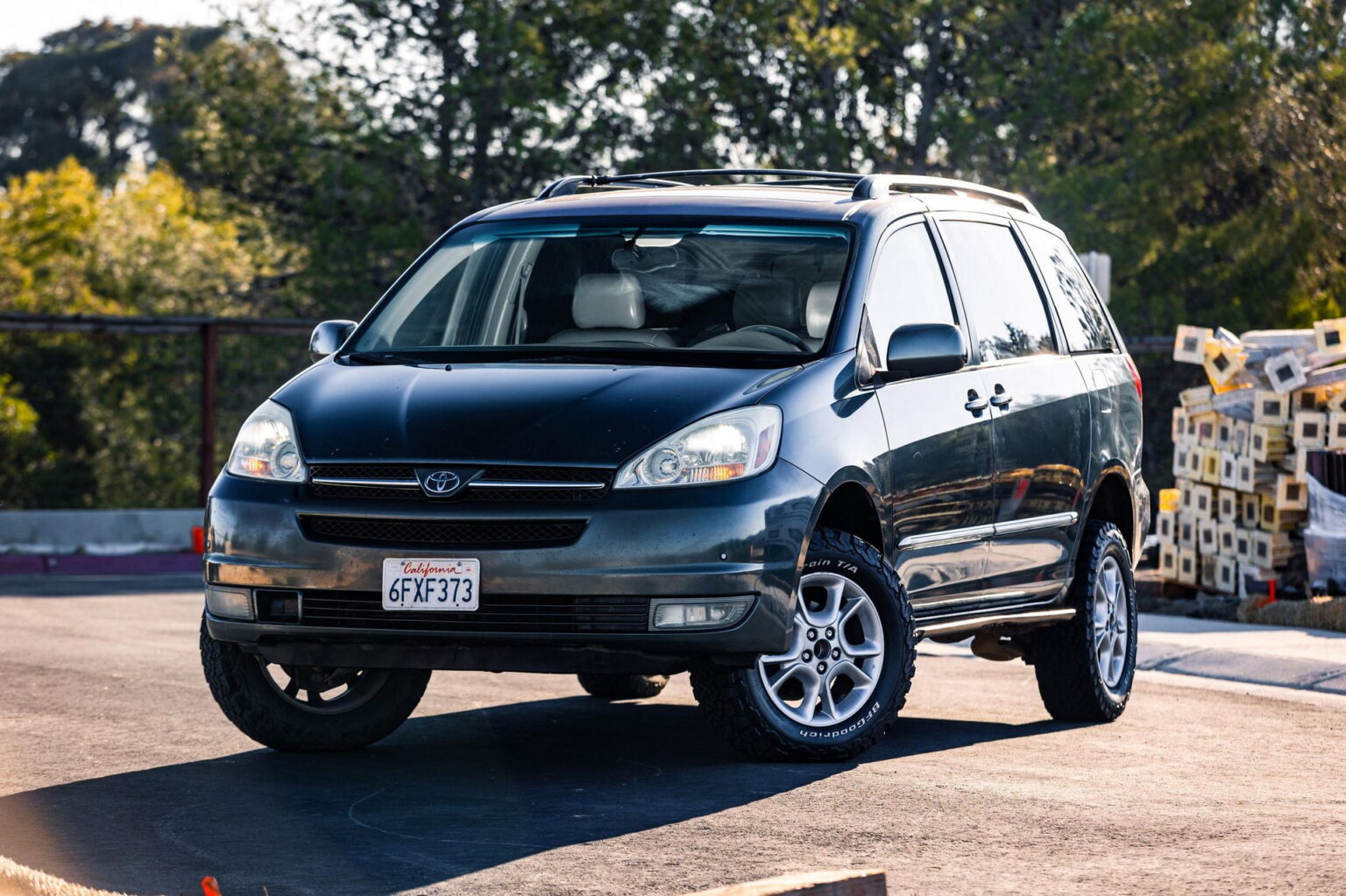 What’s A Lifted Off-Road Ready Toyota Sienna Worth To You? | Carscoops