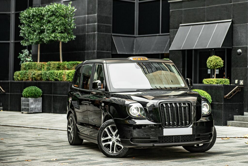 Say Hello To ‘Farelady’, Kahn’s Modified TX5 London Taxi | Carscoops