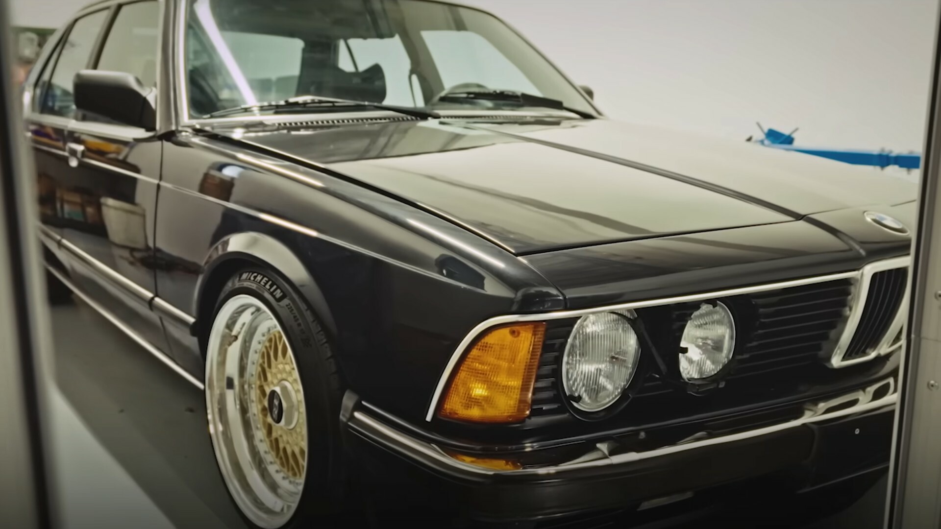 This Guy Loves Old BMW 7 Series Models So Much That He Owns 15 Of Them ...