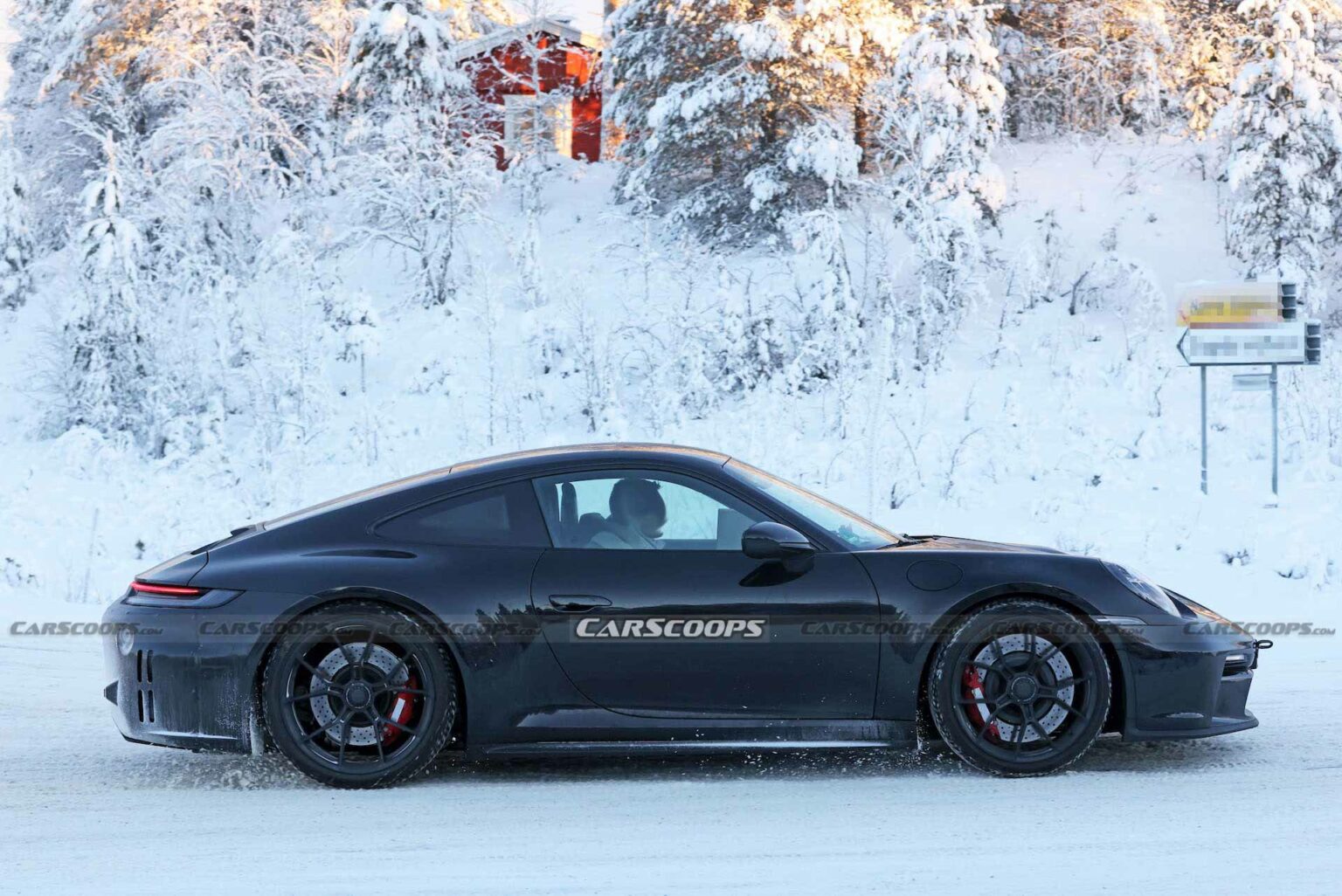 Facelifted 2024 Porsche 911 GT3, Touring And New ST Spotted Holding