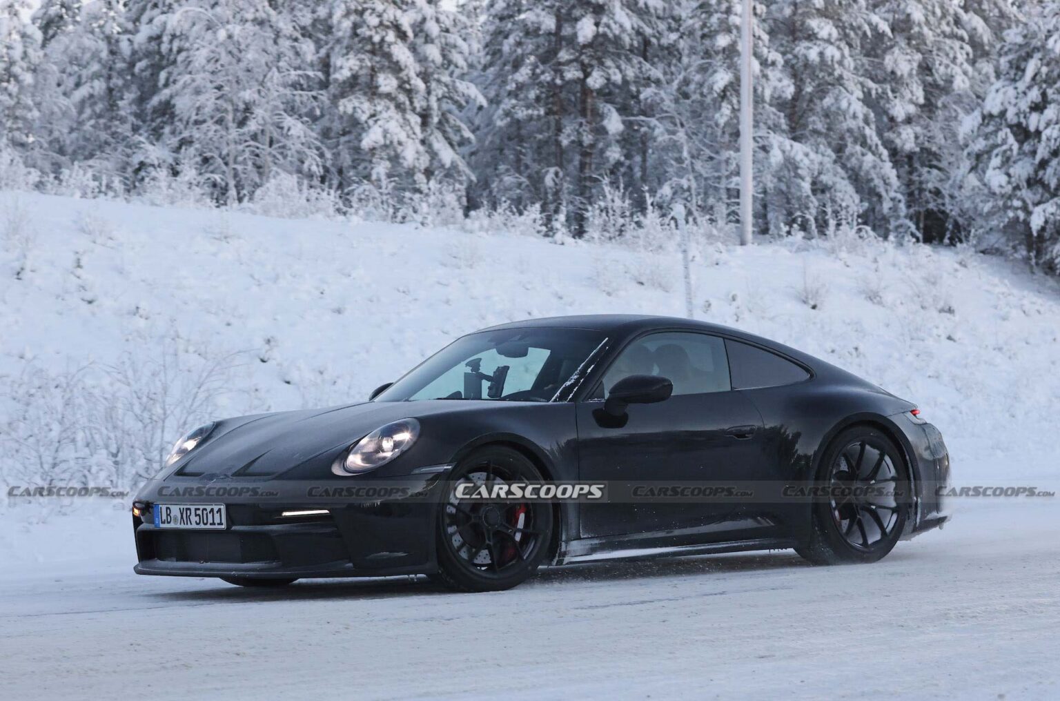 Facelifted 2024 Porsche 911 GT3, Touring And New ST Spotted Holding