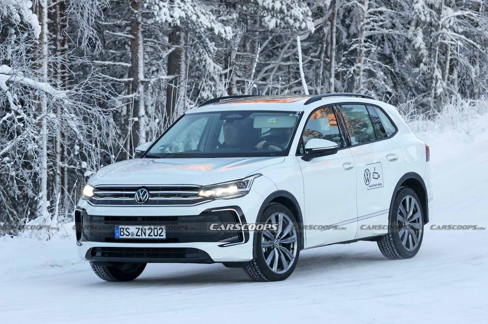 2024 Volkswagen Tiguan Prototype Tries To Blend In With The Snow, Fails