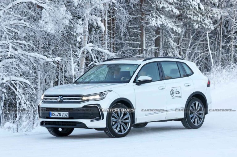 2024 Volkswagen Tiguan Prototype Tries To Blend In With The Snow, Fails ...