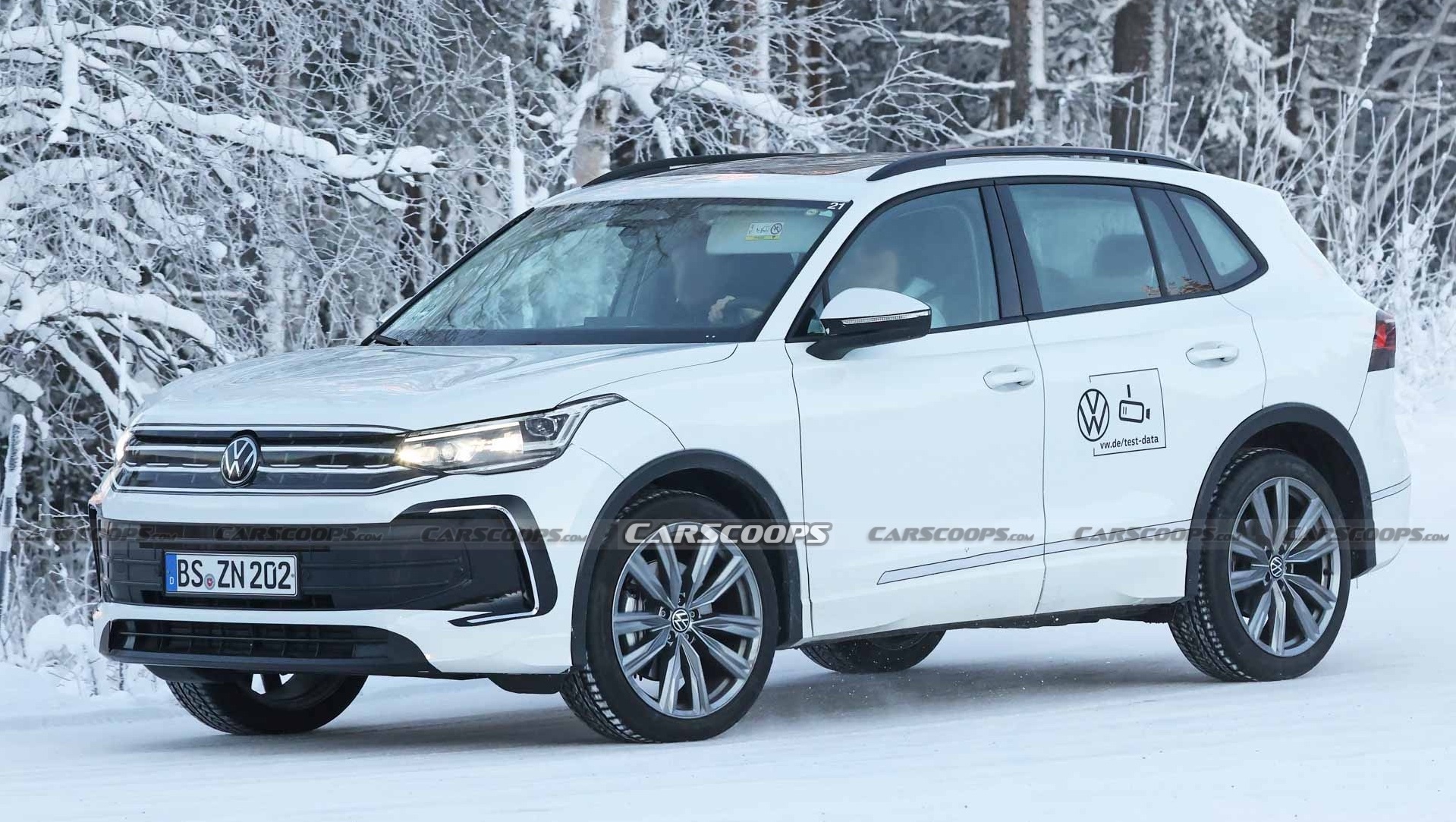 2024 Volkswagen Tiguan Prototype Tries To Blend In With The Snow