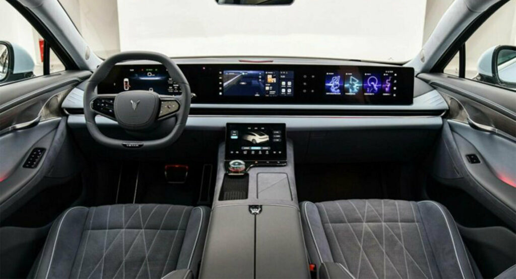 Voyah Zhuiguang Is A Luxurious Electric Sedan From China With 510 HP ...