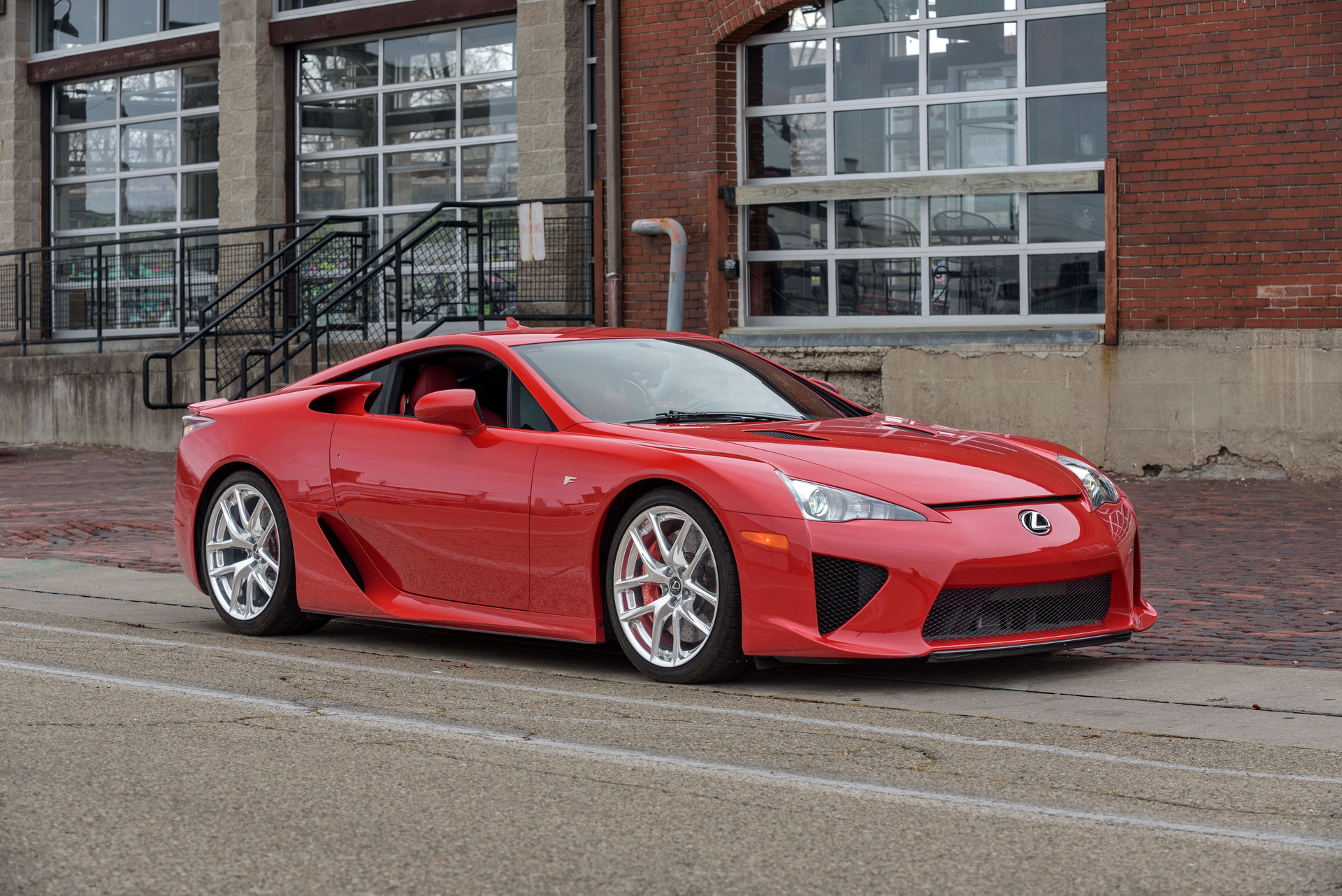 Lexus LFA сбоку синий