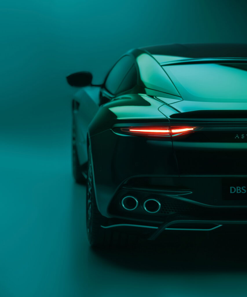 Aston Martin DBS 770 Ultimate ra mắt với động cơ V12 760 Hp và bánh xe 21 inch tuyệt đẹp