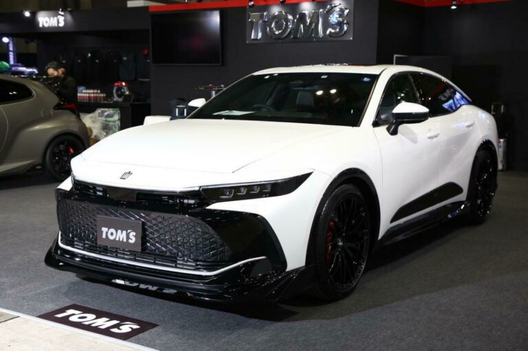 Dramatic Toyota Crowns Turn Heads At Tokyo Auto Salon | Carscoops